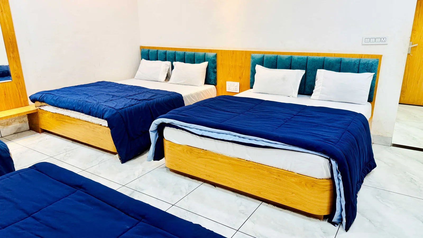 Eight Bed Suite Full Overview